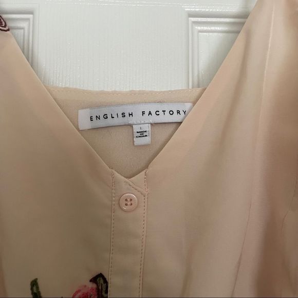 🆕✨ENGLISH FACTORY✨EMBROIDERED FLORAL BUTTON UP SLEEVELESS MIDI DRESS - Picture 4 of 4